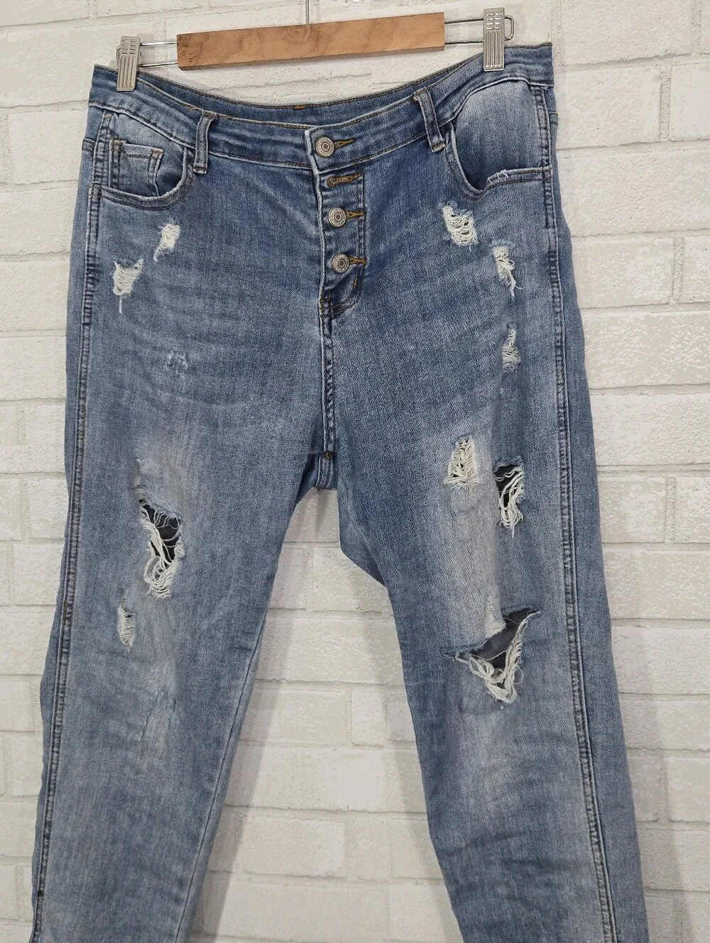 comfy distressed skinny jeans